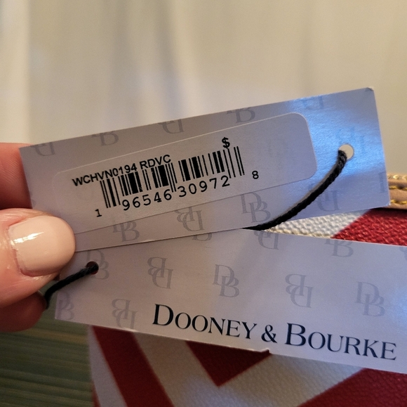 DOONEY & BOURKE RED & WHITE CHEVRON PATTERN COSMETIC BAG OR SMALL CLUTCH NWT - Picture 5 of 9